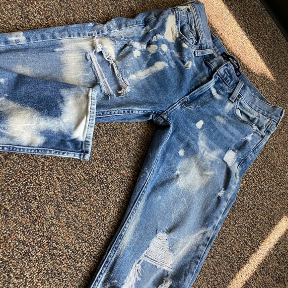 Bleached and Ripped Skinny Jeans - Picture 2 of 3